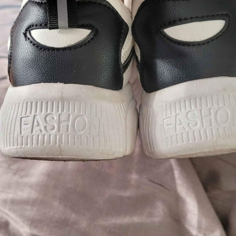 Running shoes - Picture 2 of 7
